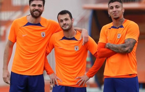 开云官方网站-国王杯转会期走向成谜；山东泰山调整名单；质疑声仍在；球队文化再被提及(财富自由之路李笑来pdf)