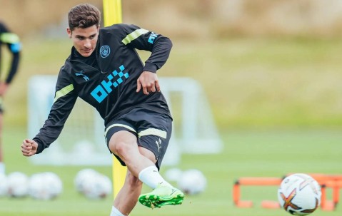 开云体育运营团队-托特纳姆训练开放日，加时末段调整名单引欢呼，社区盾在即，年轻球员得到机会的简单介绍