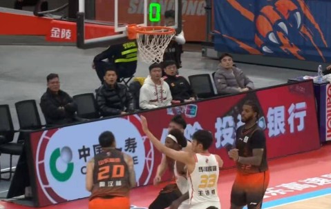 开云体育运营团队-赛地聚焦：CBA常规赛国际比赛日热度飙升；山东男篮强势反弹；管理层满意；身体对抗强度拉满的简单介绍