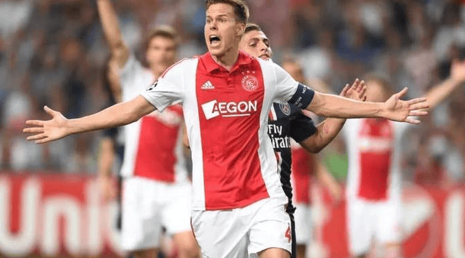 关于加时末段欧篮联焦点战，费耶诺德豪取连胜，媒体盛赞，更衣室氛围转暖的信息